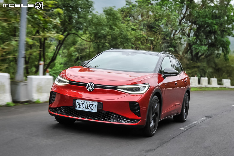 Volkswagen ID.4 GTX 試駕|休旅機能豐富、加速性能突出,電耗表現優於預期!