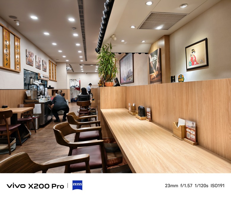 點我看大圖 帶著X200Pro去吃炸豬排