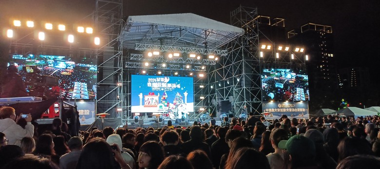 苗北超狂，公辦演唱會有暖氣，真有錢。