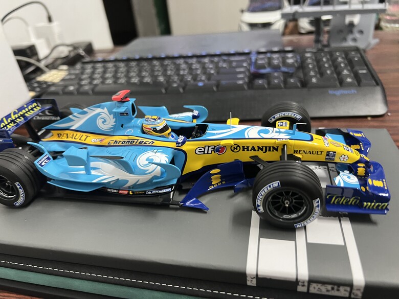 [開箱]F1 1/18 RENAULT R26 FERNANDO ALONSO 2006 TURKISH GP