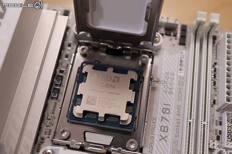 [開箱] 技嘉 X870I AORUS PRO ICE 白色小鷹