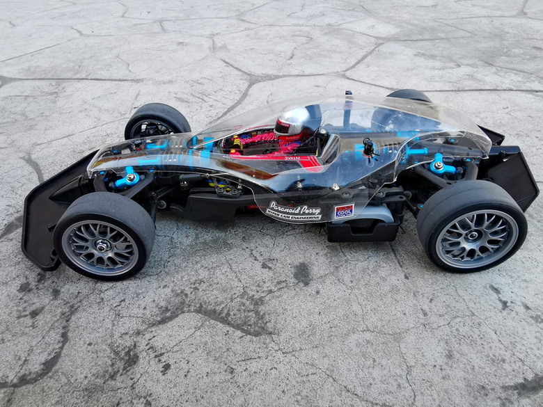 [TAMIYA TC-01] 使用透明車殼及駕駛人偶，呈現TAMIYA TC-01底盤結構