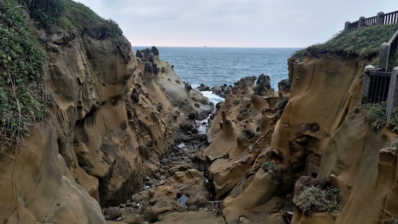 點我看大圖 【遊記】「雞籠」不是「基隆」,最早的「雞籠」是一座島,和平島地質公園 - 大漠國渡