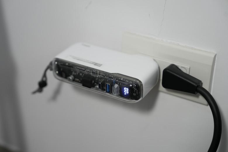 IDMIX CH09C｜專為現代旅人設計的多功能行動電源