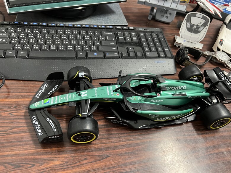 [開箱]F1 1/18 RENAULT R26 FERNANDO ALONSO 2006 BRAZIL GP