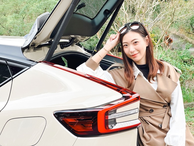 EC40新車開箱，女友是車主也是model