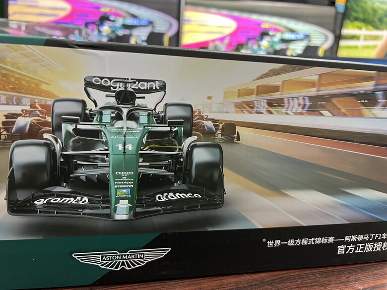 [開箱]F1 1/18 RENAULT R26 FERNANDO ALONSO 2006 BRAZIL GP