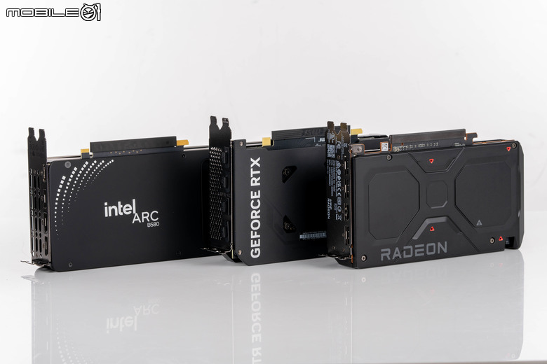 Intel Arc B580 公版顯示卡開箱實測 以定價魔法與 12 GB 顯示記憶體打入市場的主流顯卡選擇