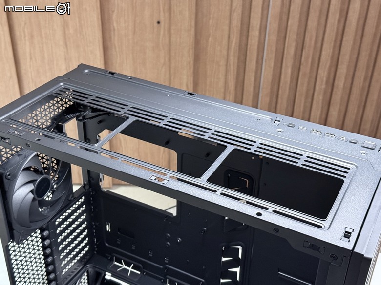 散熱掛帥，再來一點木頭元素！ANTEC FLUX PRO機殼！