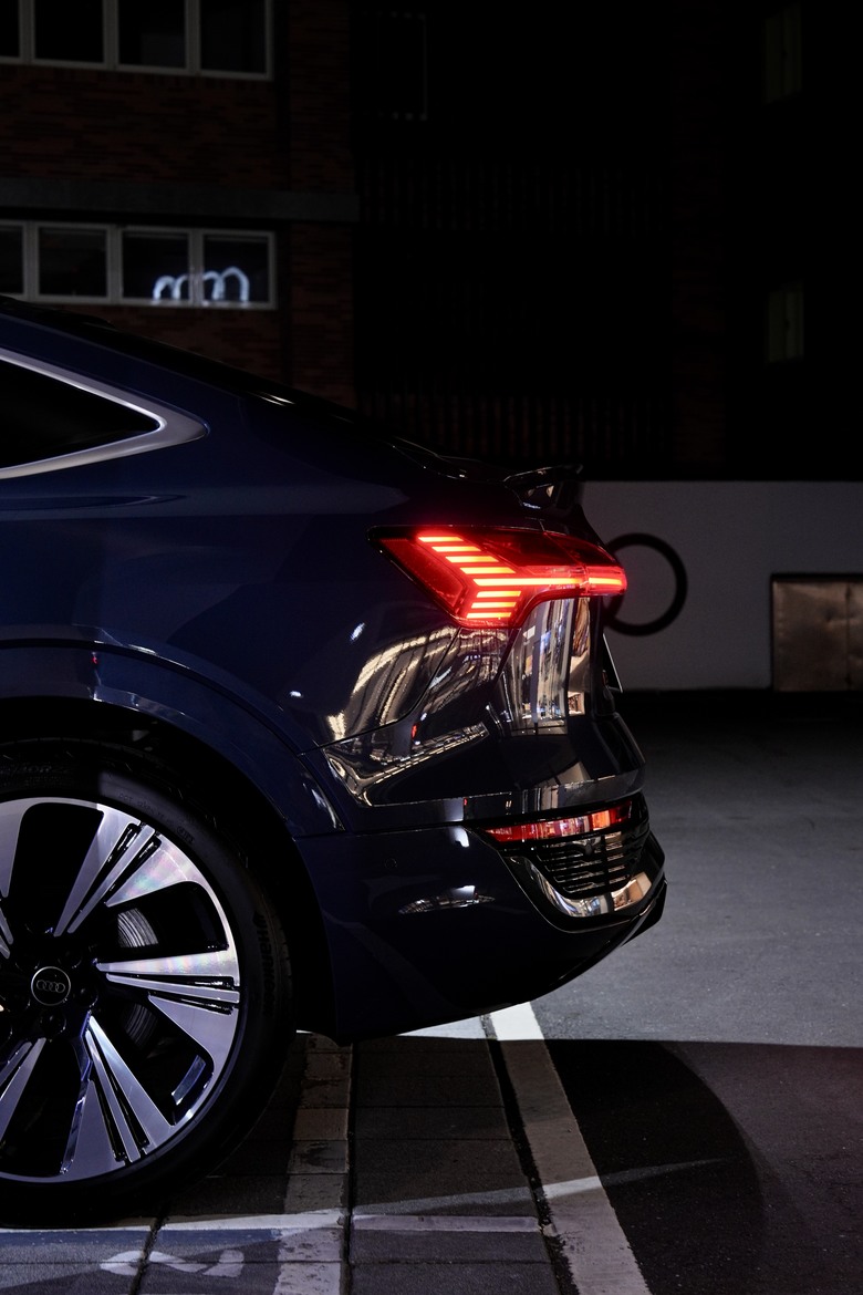 Audi Q8 Sportback e-tron 50 quattro S line|9年相伴,如光般溫柔延續|交車照片分享