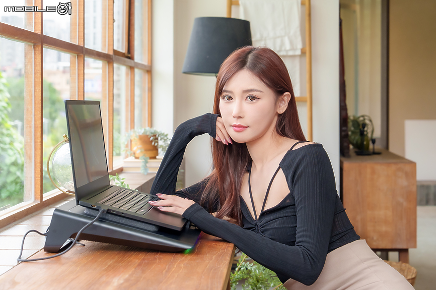 Razer Laptop Cooling Pad 實測｜14-18 全尺寸筆電支援與適應性智慧散熱技術