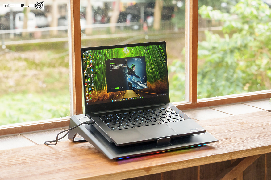 Razer Laptop Cooling Pad 實測｜14-18 全尺寸筆電支援與適應性智慧散熱技術