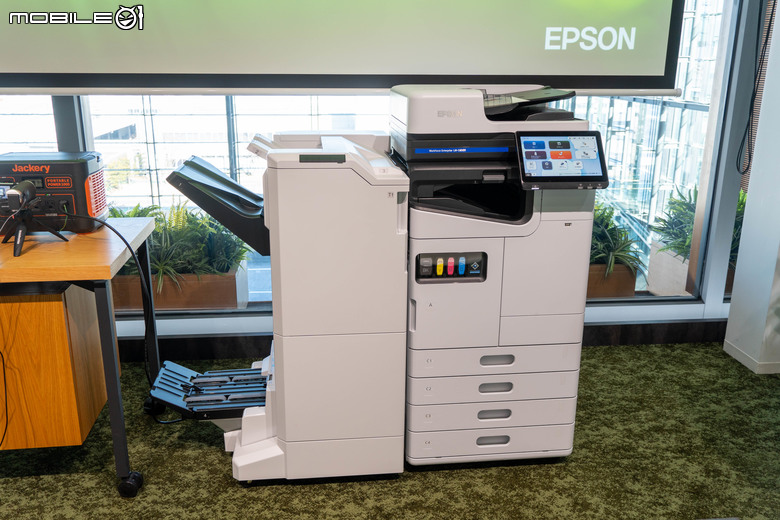 【採訪】用行動電源就能啟動的大型印表機 EPSON 再度展現商用噴墨的節能與運用彈性