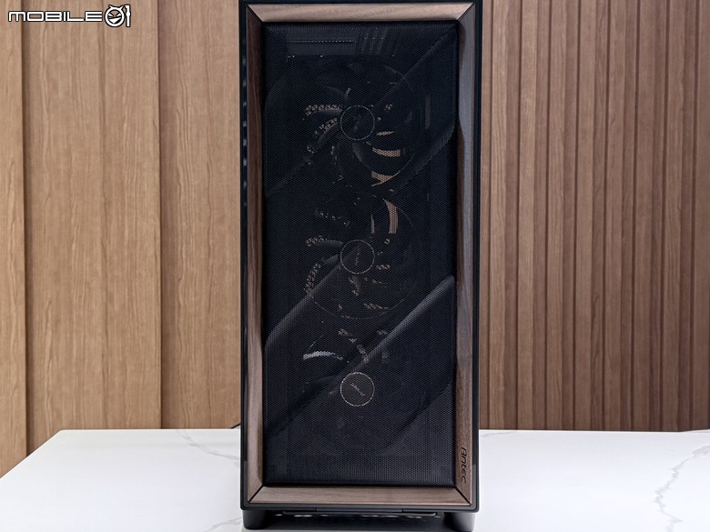 散熱掛帥，再來一點木頭元素！ANTEC FLUX PRO機殼！
