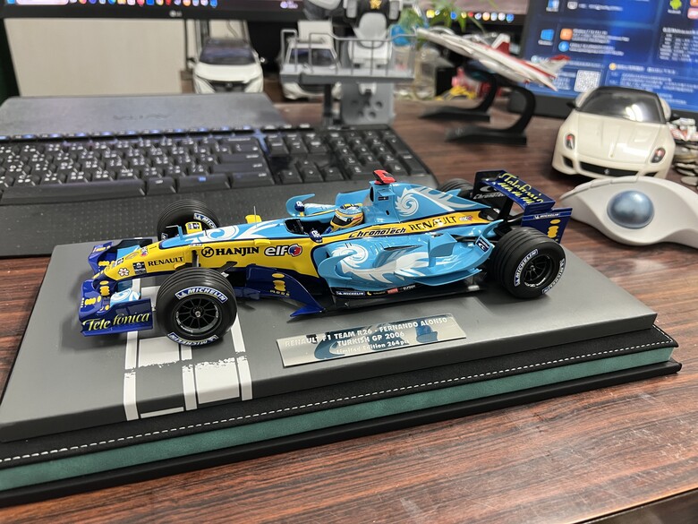 [開箱]F1 1/18 RENAULT R26 FERNANDO ALONSO 2006 TURKISH GP