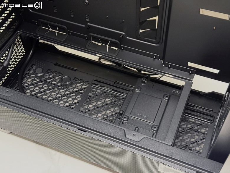 散熱掛帥，再來一點木頭元素！ANTEC FLUX PRO機殼！