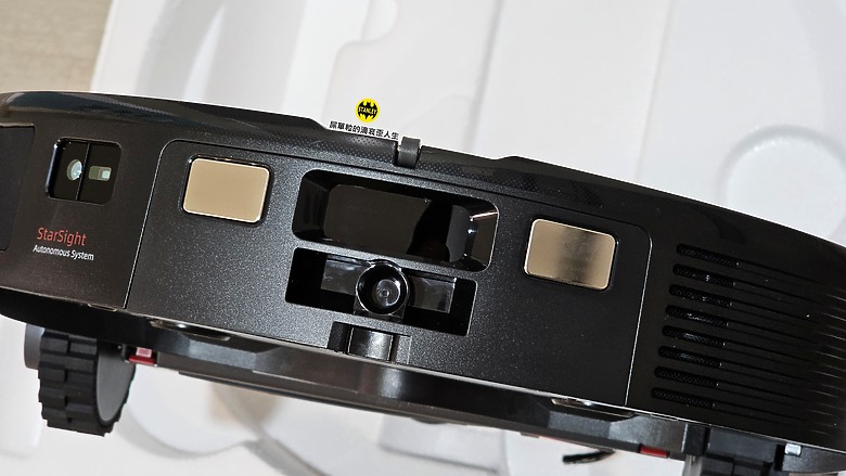 【新品開箱】Roborock Qrevo Slim AI 超薄雙臂黑武士