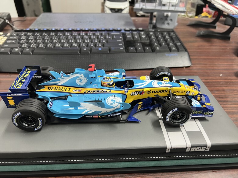 [開箱]F1 1/18 RENAULT R26 FERNANDO ALONSO 2006 TURKISH GP