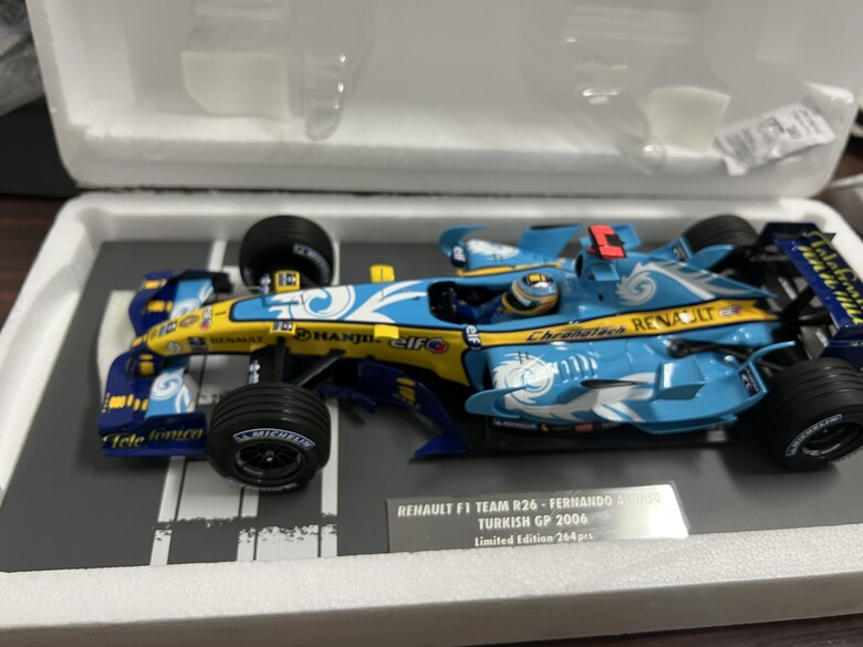 [開箱]F1 1/18 RENAULT R26 FERNANDO ALONSO 2006 TURKISH GP