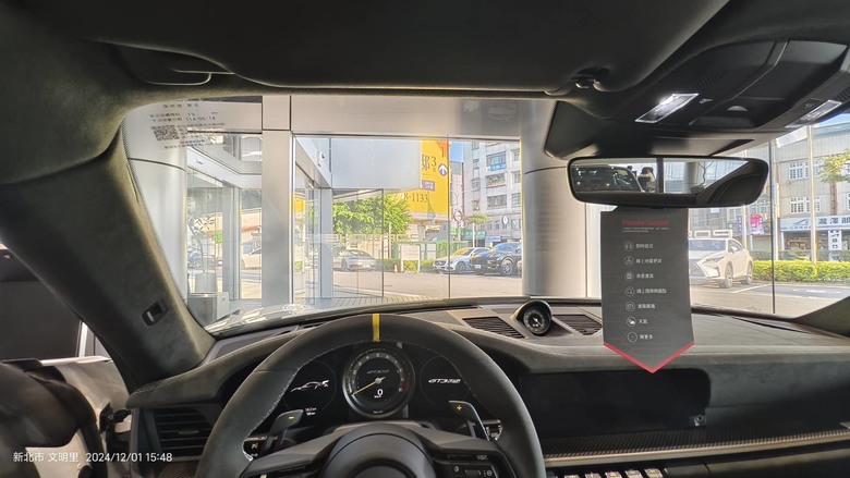 原來敞篷車的視野這麼窄(開篷遮陽板往前放)