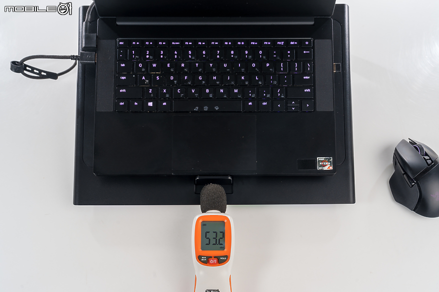 Razer Laptop Cooling Pad 實測｜14-18 全尺寸筆電支援與適應性智慧散熱技術