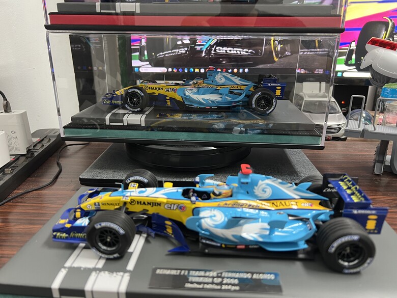[開箱]F1 1/18 RENAULT R26 FERNANDO ALONSO 2006 BRAZIL GP