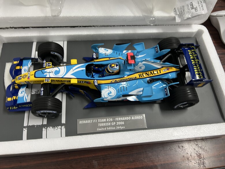 [開箱]F1 1/18 RENAULT R26 FERNANDO ALONSO 2006 TURKISH GP