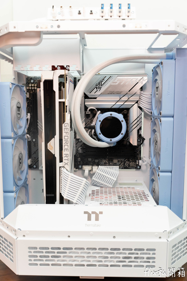 公仔展示櫃，Thermaltake 曜越 Tower600