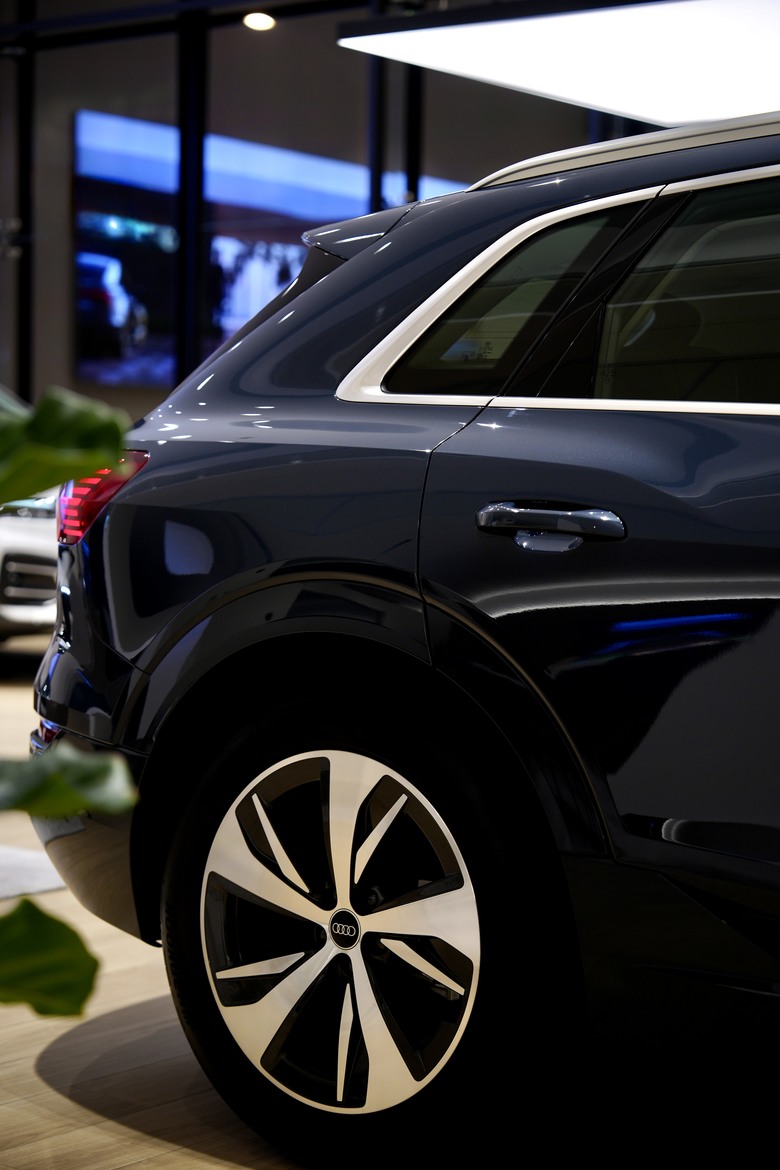 Audi Q8 e-tron 55 quattro advanced｜金屬電漿藍 Plasma Blue 3D｜實車分享