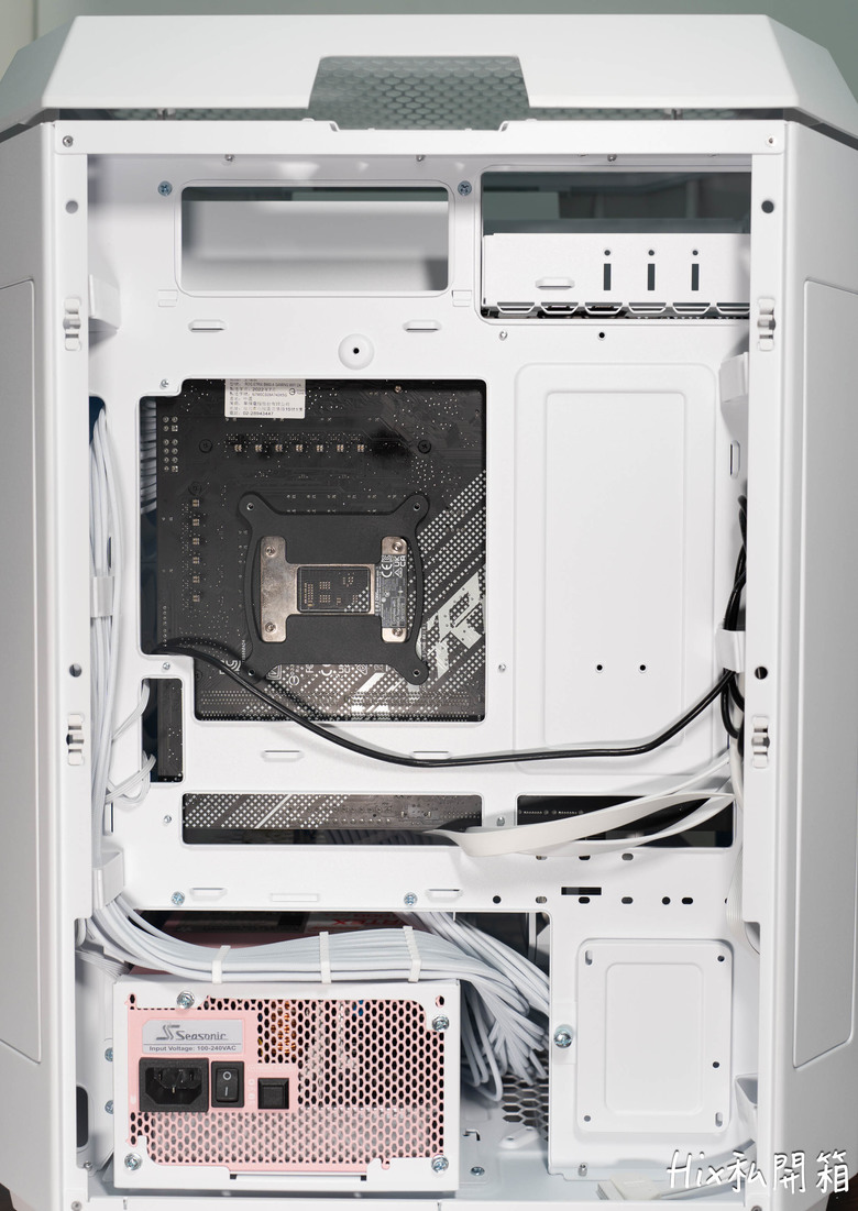 公仔展示櫃，Thermaltake 曜越 Tower600