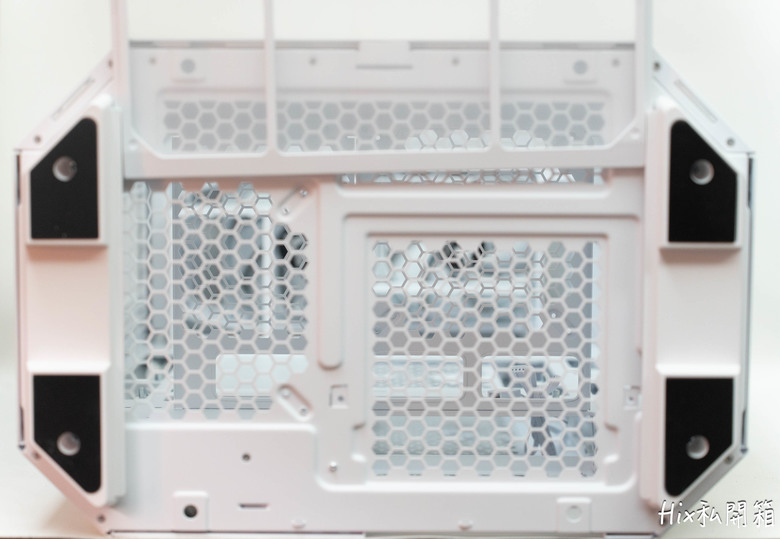 公仔展示櫃，Thermaltake 曜越 Tower600