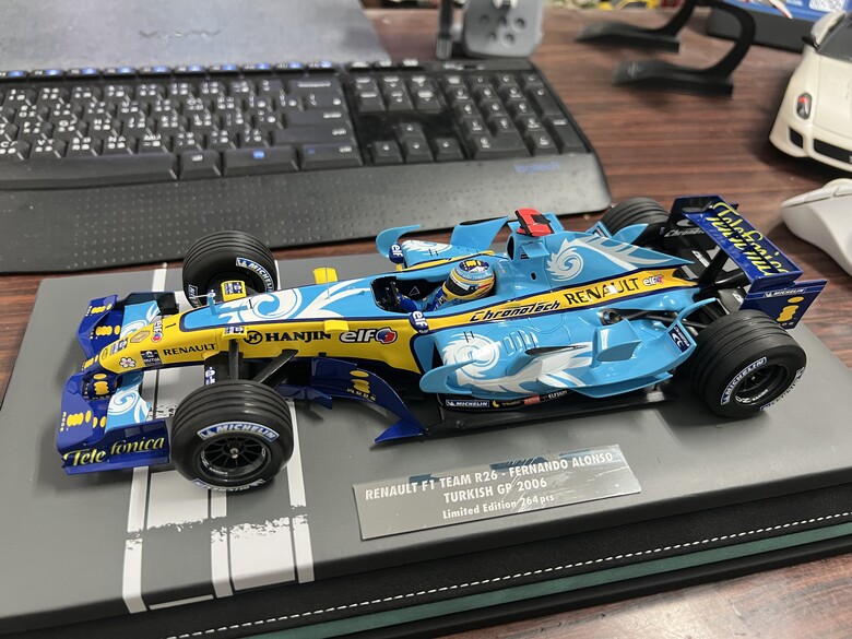 [開箱]F1 1/18 RENAULT R26 FERNANDO ALONSO 2006 TURKISH GP