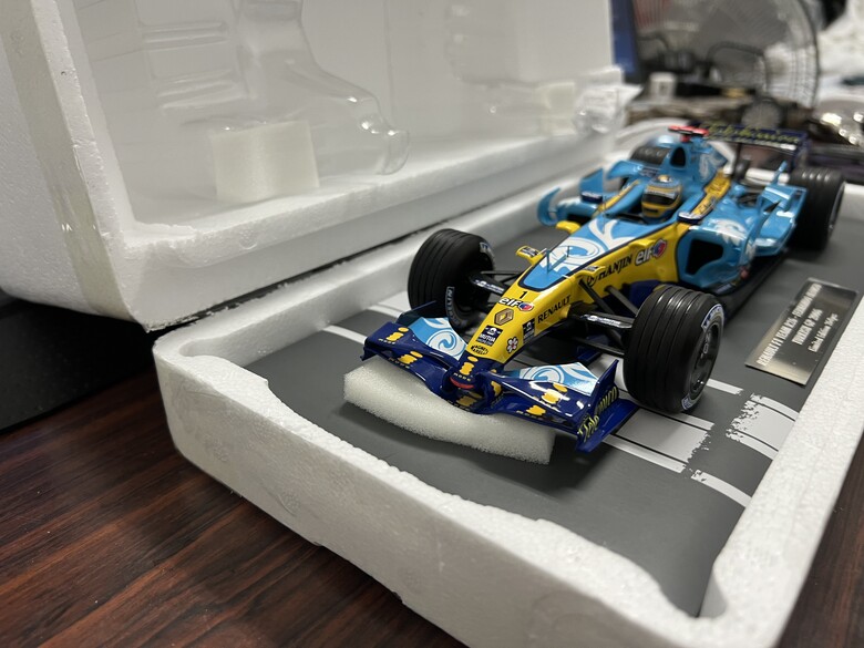 [開箱]F1 1/18 RENAULT R26 FERNANDO ALONSO 2006 TURKISH GP
