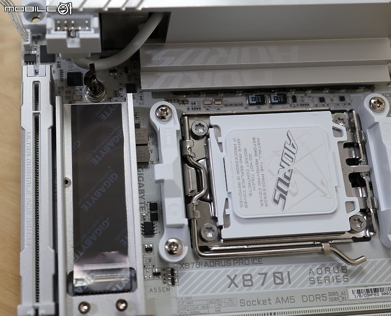 [開箱] 技嘉 X870I AORUS PRO ICE 白色小鷹