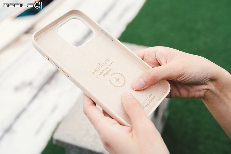 點我看大圖 iPhone 手機殼結合悠遊卡 - LINKASE 悠遊嗶嗶殼開箱,獨家創新技術,都會穿梭最佳拍檔