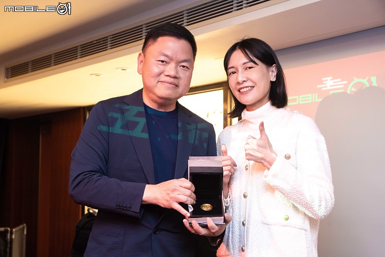 2024 Mobile01小惡魔尾牙宴｜首位年資20年員工誕生，近距離看幻術大仙表演好震撼！
