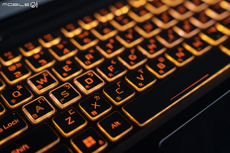 Acer Nitro V 16 Intel 實測報告｜入門級 AI 電競筆電的超值之選
