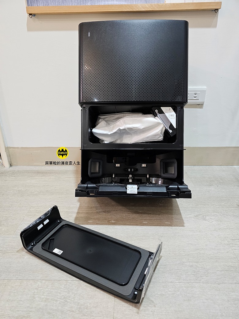 【新品開箱】Roborock Qrevo Slim AI 超薄雙臂黑武士