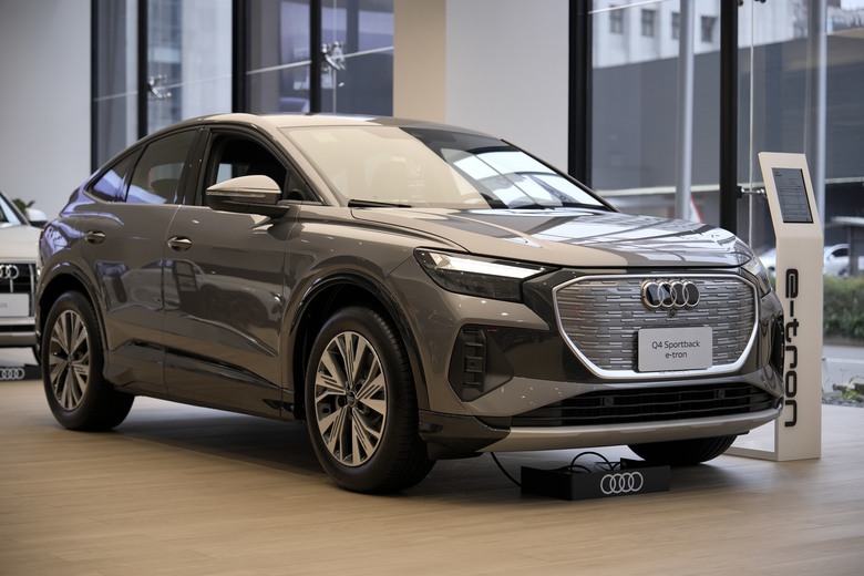 Audi Q4 Sportback e-tron 45 advanced｜金屬迷霧灰 Typhoon Grey 2L｜實車分享