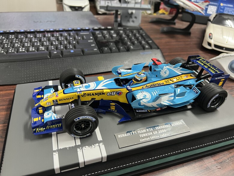 [開箱]F1 1/18 RENAULT R26 FERNANDO ALONSO 2006 TURKISH GP