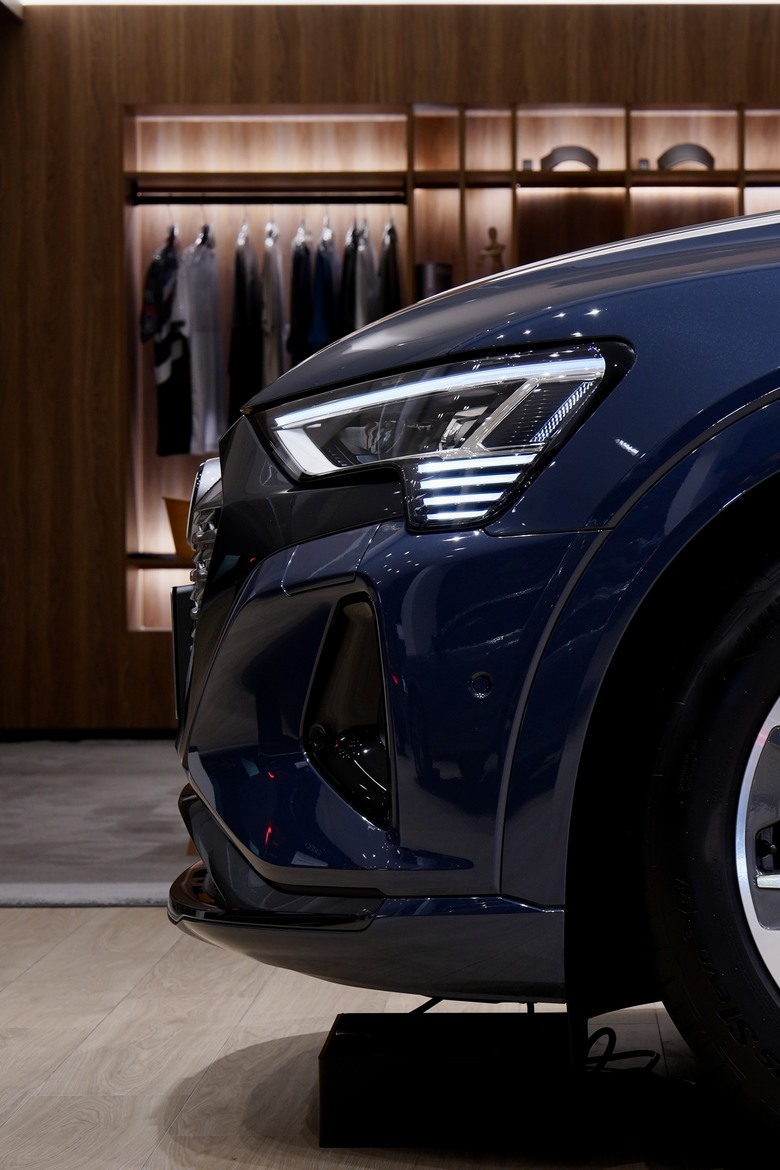 Audi Q8 e-tron 55 quattro advanced｜金屬電漿藍 Plasma Blue 3D｜實車分享
