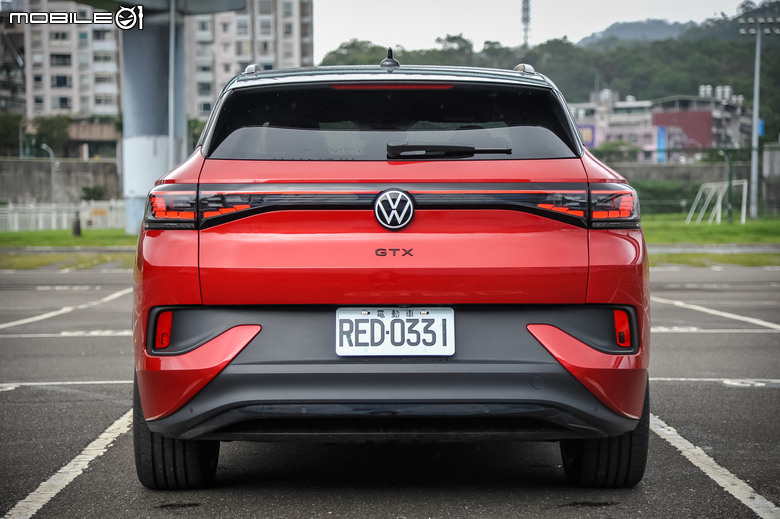 Volkswagen ID.4 GTX 試駕|休旅機能豐富、加速性能突出,電耗表現優於預期!