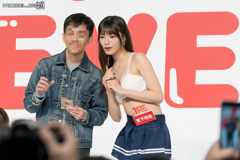 2024 TSE 台灣寫真博覽會學服祭直擊｜多國寫真女神夢幻合體、養眼福利大放送！