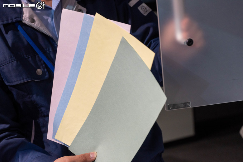 【採訪】5 分鐘就能把用過廢紙變新紙!EPSON DRY FIBER 技術打造出紙張永動機,舊衣布料也能回收再製!