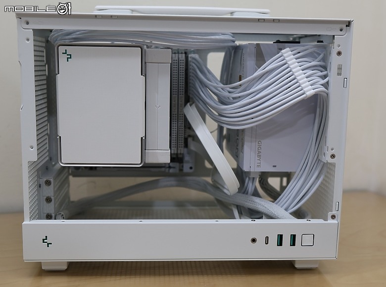 [開箱] 技嘉 X870I AORUS PRO ICE 白色小鷹