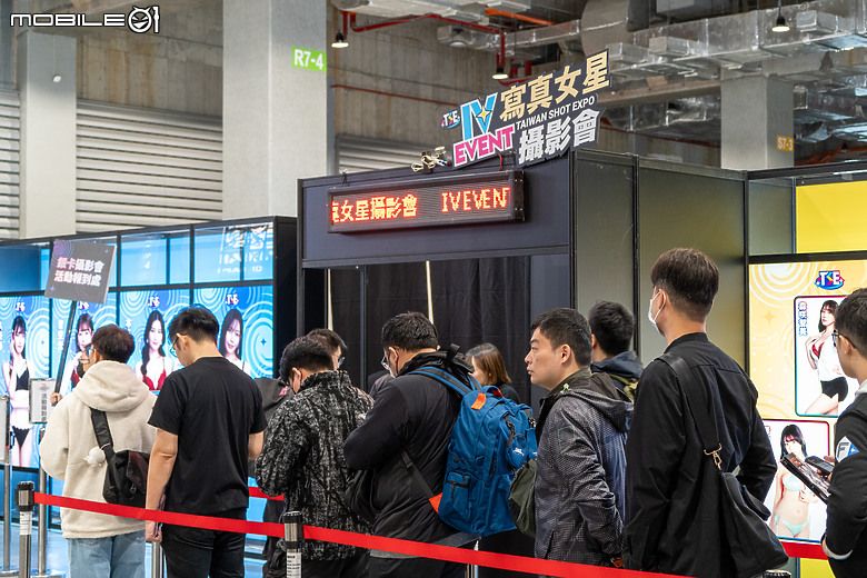2024 TSE 台灣寫真博覽會學服祭直擊｜多國寫真女神夢幻合體、養眼福利大放送！