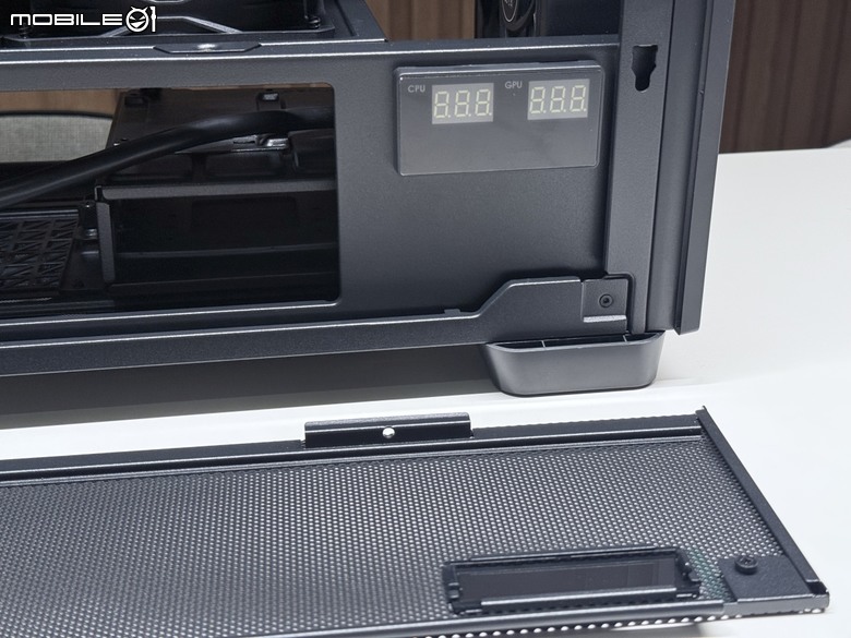 散熱掛帥，再來一點木頭元素！ANTEC FLUX PRO機殼！