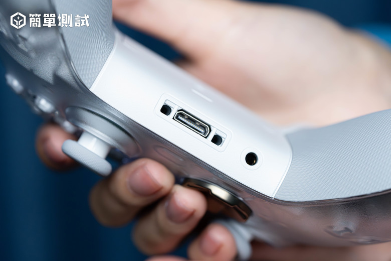 點我看大圖 超帥氣的 Xbox 冰霜領域無線控制器!