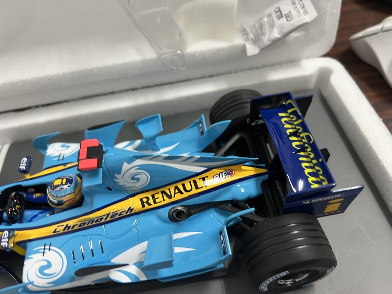 [開箱]F1 1/18 RENAULT R26 FERNANDO ALONSO 2006 TURKISH GP