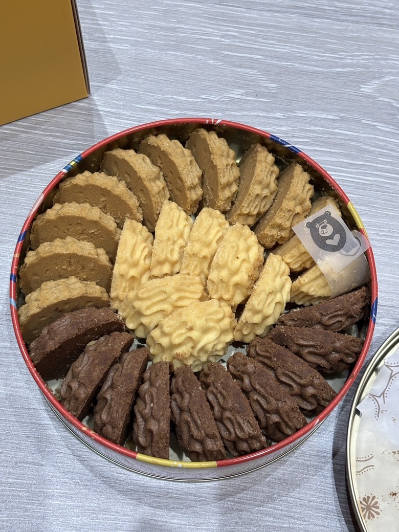 今年鴻鼎菓子金蛇一把抓禮盒(有單層跟雙層)